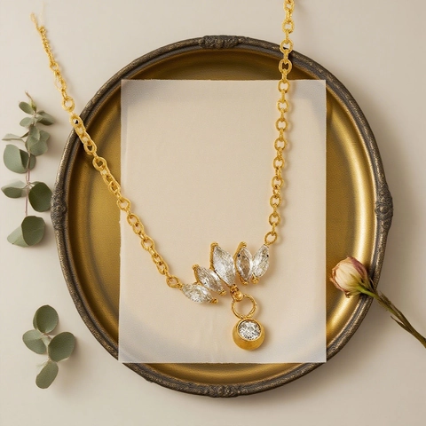 Crown Pendant Necklace Stainless Steel Sparkling Rhinestone Gold Color Elegant Hip Hop Fashion Jewelry Accessory For Women