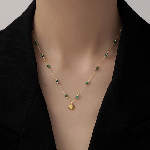 Muschel Anhänger Halskette Mit Smaragdgrünen Perlen Französisch Retro Elegant Vergoldeter Titanstahl Schlüsselbeinkette Damen