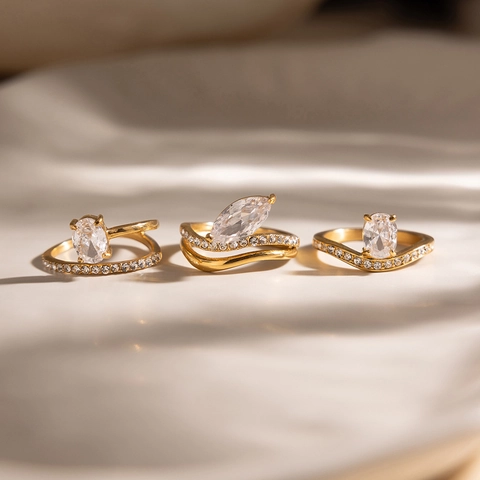 Anello in Acciaio Inossidabile Placcato Oro 18K con Zirconia a Onda Minimalista Ovale Taglio Marquise Gioielli per Donna