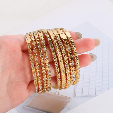 Bracciale Rigido da Donna in Acciaio Inossidabile Placcato Oro con Cuore e Strass Gioielli alla Moda Intarsiati Regalo