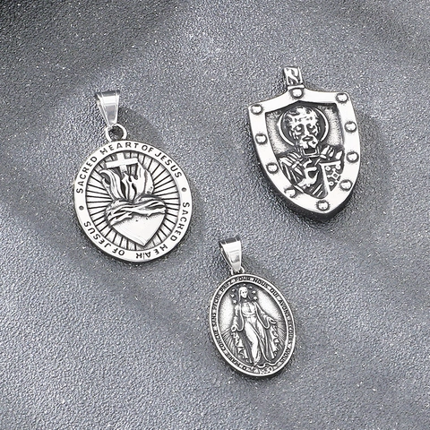 Colgante de Escudo Religioso de Acero Inoxidable Vintage para Hombre Retro Sagrado Corazón Cruz San Nicolás Tótem Amuleto Joyería