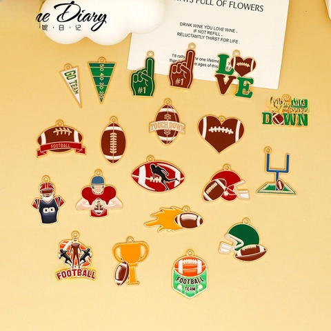 Accessori per Gioielli Fai-da-te a Tema Rugby Football Americano Pendenti in Lega di Zinco Smaltato a Forma di Casco e Trofeo per Collane Orecchini Bracciali