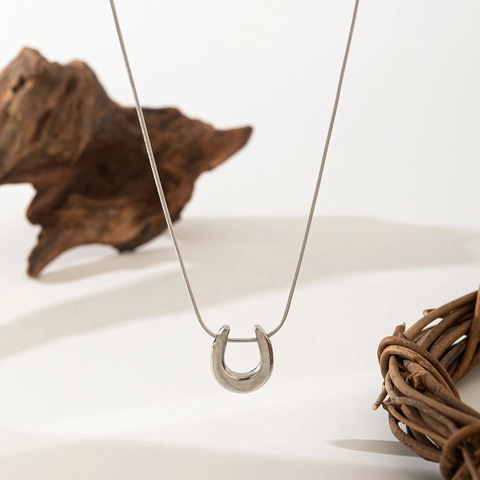 Collana Con Ciondolo A Ferro Di Cavallo A Forma Di U Geometrica Minimalista In Acciaio Inossidabile Catena A Serpente Per Donna