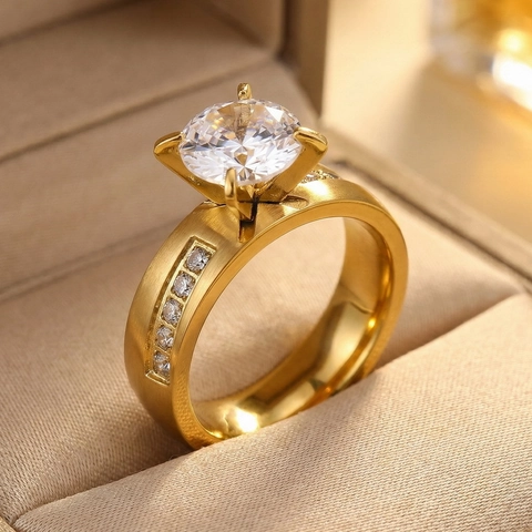 Elegant Four-Prong Rhinestone Stainless Steel Ring Gold Plated Women Finger Ring For Proposal Wedding Party Jewelry Gift