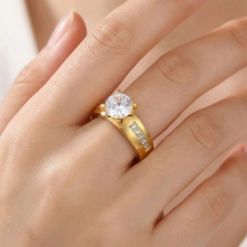 Elegant Four-Prong Rhinestone Stainless Steel Ring Gold Plated Women Finger Ring For Proposal Wedding Party Jewelry Gift