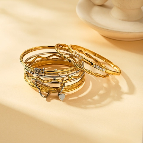 Bracciale Rigido Minimalista in Acciaio Inossidabile per Donna Ciondolo a Cuore Strass Placcato Oro 18K Gioielli