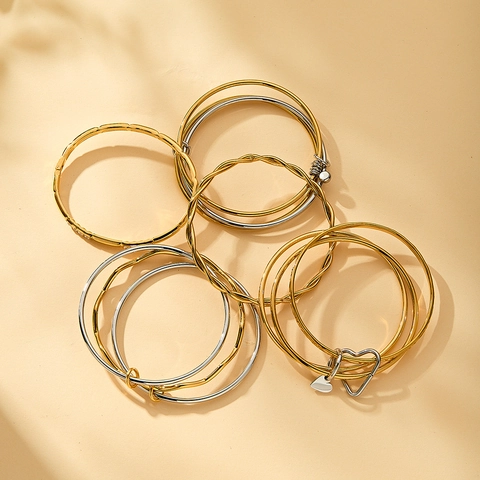 Bracciale Rigido Minimalista in Acciaio Inossidabile per Donna Ciondolo a Cuore Strass Placcato Oro 18K Gioielli