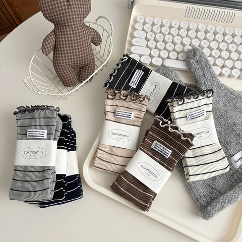 Chaussettes Mi-Mollet Femmes Coton Rayé Bordure Volantée Écusson Tissu Rétro Style Japonais Doux