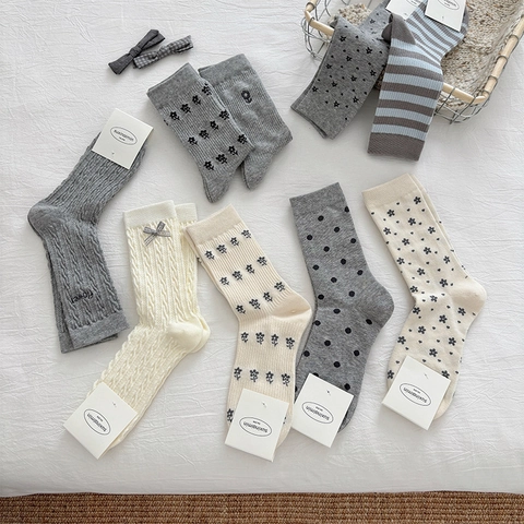 Women Cotton Blend Slouch Crew Socks Vintage Floral Star Print Bow Decor Japanese Style Breathable Mid Calf Hosiery Soft