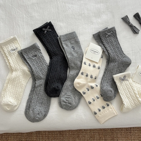 Women Slouch Socks Cotton Knit Cable Pattern Bowknot Flower Embroidery Japanese Vintage Style Mid Calf Crew Soft Breathable