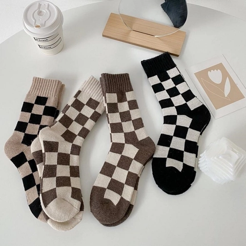 Women Thickened Wool Crew Socks Japanese Retro Checkerboard Pattern Warm Terry Knit Mid-Tube Winter Socks