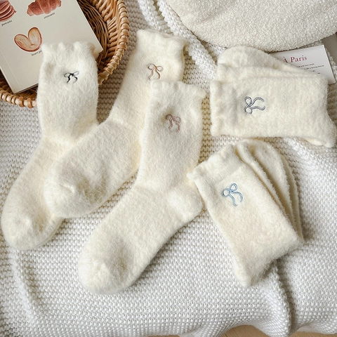 Women Thickened Plush Crew Socks Sweet Embroidered Bow Warm Lettuce Edge Soft Winter