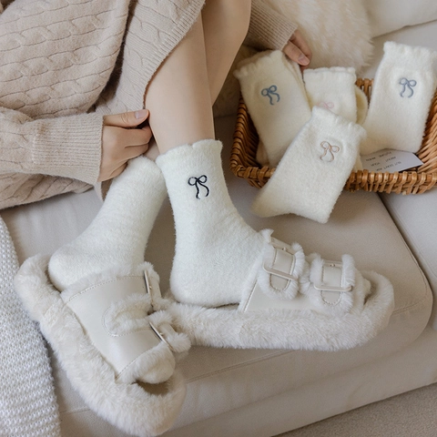 Women Thickened Plush Crew Socks Sweet Embroidered Bow Warm Lettuce Edge Soft Winter