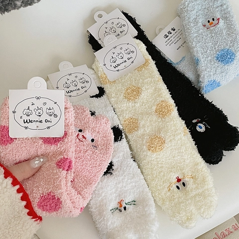 Damen Korallenfleece Crew Socken Dick Warm Winter Haus Schlafend Cartoon Katze Stickerei Punkte Plüsch Strumpfwaren
