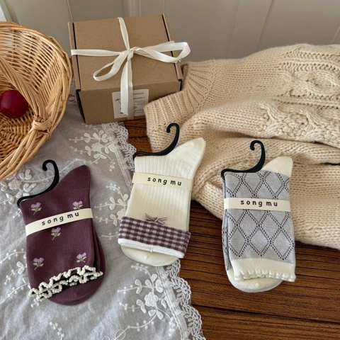 Damen Crew Socken Gekämmte Baumwolle Retro Japanischer Stil Schleife Rautenmuster Blumenstickerei Rüschenbündchen Süß Weich Lässig