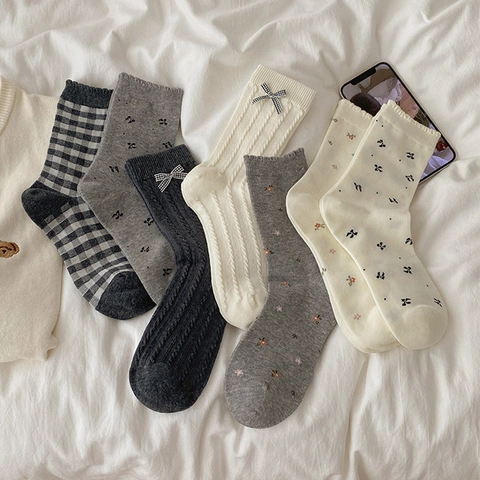 Modische Wadenhohe Crew Socken Für Damen Baumwollmischung Blumen Bogenmuster Salatrand Koreanischer Stil Atmungsaktiv Nahtlos