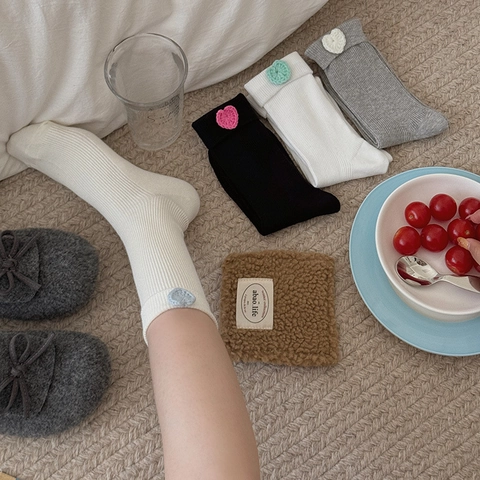 Damen Socken Aus Baumwollmischung Gerippte Crew Socken Mit Häkelherz-Patch Süße Koreanische Lässige Mittlere Socken