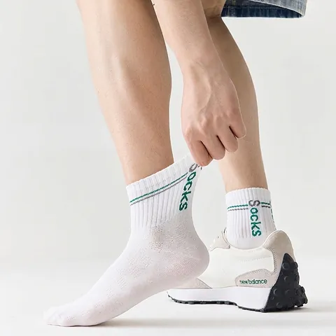 Herren Crew Socken Baumwollmischung Atmungsaktives Mesh Gestreifte Rippbündchen Lässig Sportlich Buchstaben Print Komfortabel