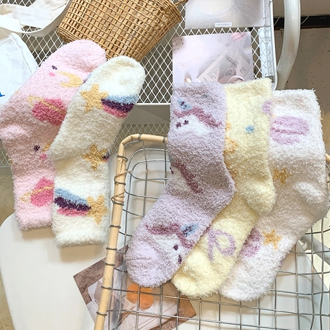 Damen Dicke Korallenfleece Schlafsocken Winter Warm Plüsch Sternenhimmel Cartoon Muster Wadenlange Haus Socken