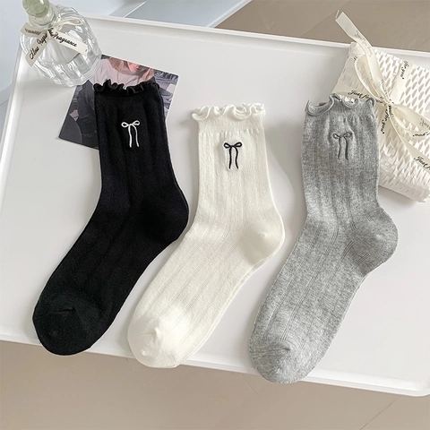 Calcetines De Algodón Media Pantorrilla Para Mujer Borde Con Volantes Bordado De Lazo Estilo Dulce Color Sólido