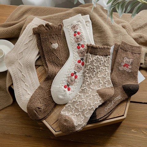 Women Vintage Wool Blend Bear Socks Thick Warm Winter Crew Socks Retro Heart Pattern Knitted Hosiery For Daily Home Wear
