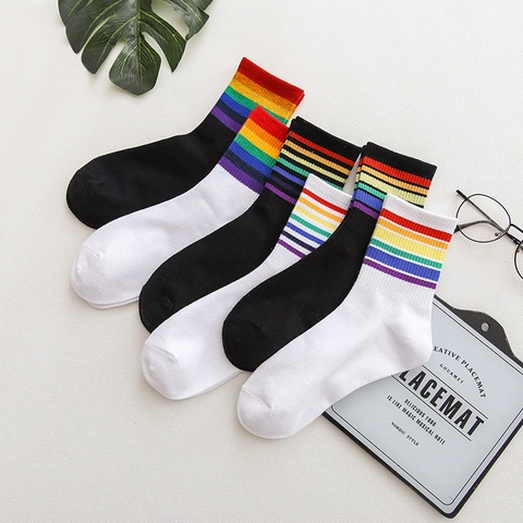 Regenbogen Gestreifte Crew Socken Baumwolle Wadenhoch Sportlich Lässig Atmungsaktiv Elastisch Preppy Style Damen