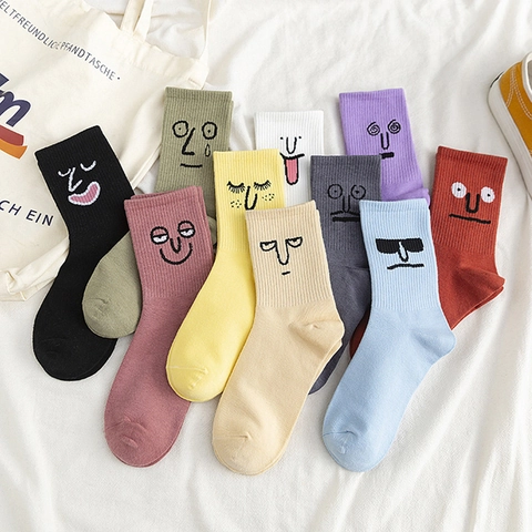 Lustige Ausdruck Cartoon Baumwolle Crew Socken Unisex Gekämmte Atmungsaktive Neuheit Wadenlang Japanisch Kawaii Stickerei