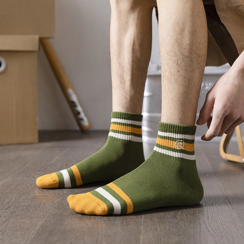 Herren Crew Socken Gestreift Bestickt Baumwollmischung Atmungsaktiv Sportlich Lässig Mittellang Vintage Sport