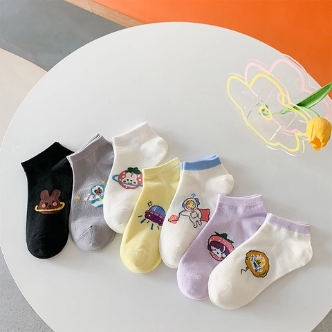 Damen Cartoon Baumwolle Knöchelsocken Atmungsaktiv Süße Astronaut Erdbeere Muster Niedrige Modische Socken