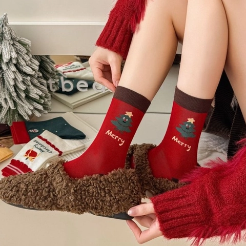 Weihnachten Mittelhohe Socken Gekämmte Baumwolle Warm Verdickt Feiertag Party Süße Stickerei Muster Für Frauen