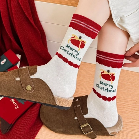 Weihnachten Mittelhohe Socken Gekämmte Baumwolle Warm Verdickt Feiertag Party Süße Stickerei Muster Für Frauen
