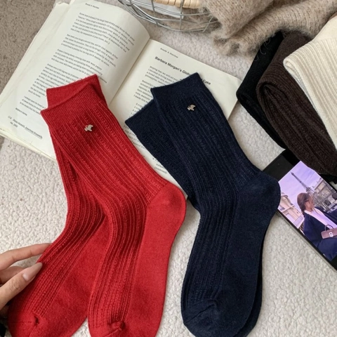 Women Crew Socks Wool Blend Ribbed Knit Warm Hand Linked Toe Mid Calf Stockings With Metal Animal Charm Decorative