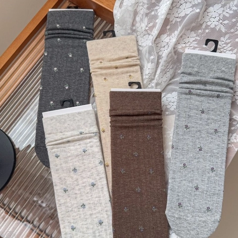 Women Vintage Floral Embroidery Crew Socks Combed Cotton Ribbed Knit Soft Slouchy Mid Calf Fashion Hosiery