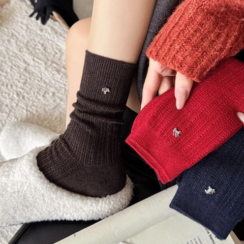 Women Crew Socks Wool Blend Ribbed Knit Warm Hand Linked Toe Mid Calf Stockings With Metal Animal Charm Decorative