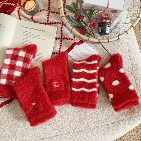 Damen Rote Winter Plüsch Socken Kunstpelz Dick Warm Mittelwaden Boden Schlafsocken Weihnachten Neujahr Feiertagsgeschenk