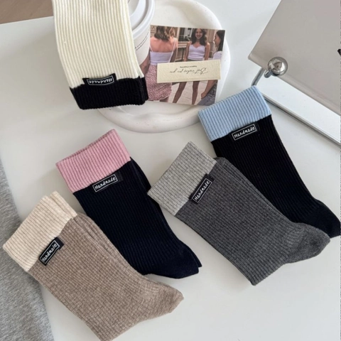 Damen Gekämmte Baumwolle Crew Socken Rippstrick Kontrastbündchen Handmade Label Lässig Atmungsaktiv Nahtlose Zehen Mittlere Wade