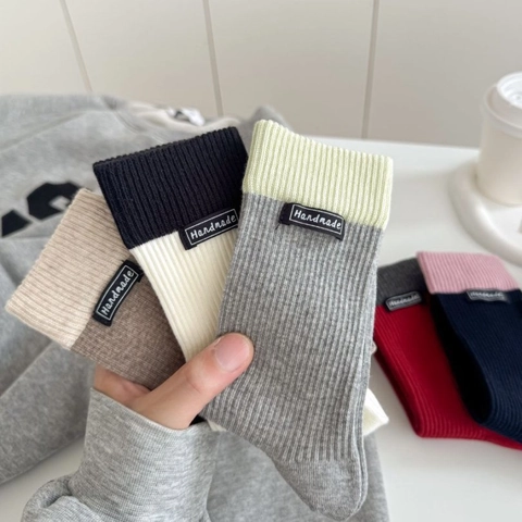 Damen Gekämmte Baumwolle Crew Socken Rippstrick Kontrastbündchen Handmade Label Lässig Atmungsaktiv Nahtlose Zehen Mittlere Wade