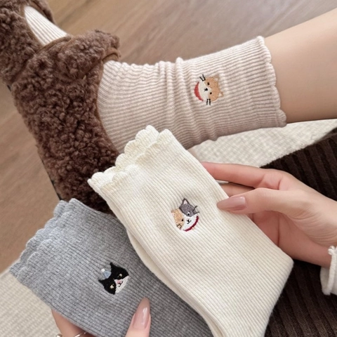 Calzini Crew Da Donna In Misto Acrilico Poliestere Ricamo Gatto Animale Bordo A Lattuga Ondulato Trama A Costine Stile Giapponese Kawaii