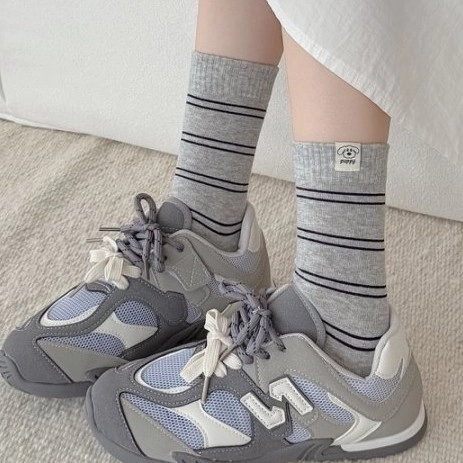 Gestreifte Crew Socken Für Damen Aus Gekämmter Baumwolle Atmungsaktive Freizeitstrümpfe Mit Süßem Hundepatch