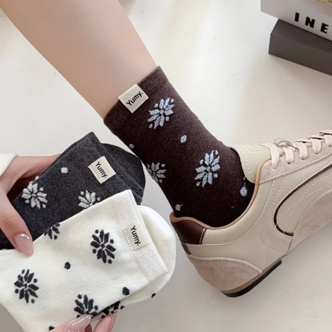 Damen Crew Socken Gekämmte Baumwolle Schneeflocke Punktmuster Warm Winter Lässig Japanischer Stil Nahtlose Zehe