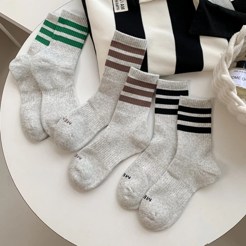 Gestreifte Crew-Socken Gekämmte Baumwolle Drei Streifen Gerippt Atmungsaktiv Sportlich Lässig Japanischer Stil Unisex