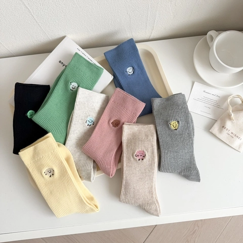Women Combed Cotton Crew Socks Ribbed Knit Breathable Sweat Absorbent Cute Cartoon Smiley Face Embroidery Funny Simple
