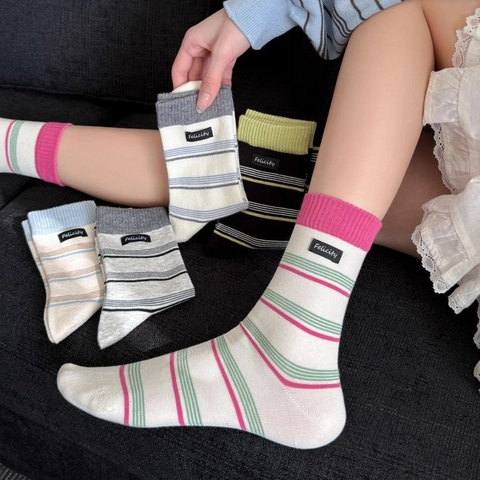 Damen Gestreifte Wadenhohe Socken Gekämmte Baumwolle Atmungsaktiv Schweißabsorbierend Casual Crew Mode Aufnäher