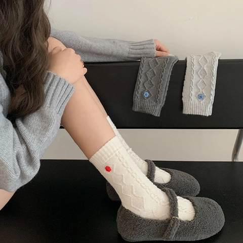 Women Cable Knit Slouch Crew Socks Wool Blend Thick Warm Diamond Pattern Flower Button Decor Vintage Winter Hosiery