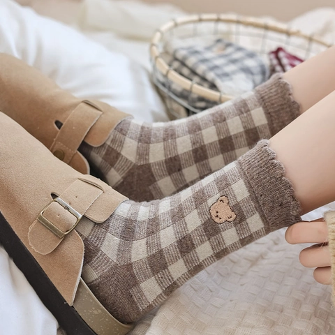 Chaussettes Mi-Mollet À Carreaux Broderie Ours Bord À Volants Maille Thermique Style Vintage Pour Femmes
