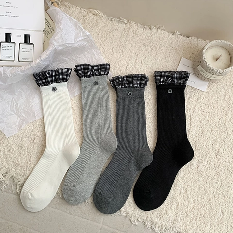 Damen Crew Socken Baumwolle Rippstrick Karo Rüschenbesatz Dekorativer Knopf Japanischer Stil Slouchy Socken