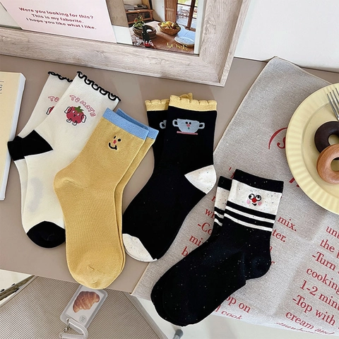 Chaussettes Mi-Mollet En Mélange De Coton Pour Femmes Broderie Dessin Animé Bordure Ondulée Style Japonais