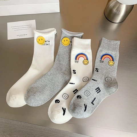 Damen Baumwolle Crew Socken Mit Smiley Patch Regenbogen Muster Buchstaben Druck Lässiger Japanischer Stil Süße Schlauchsocken