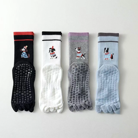 Vijf-Tenen Yogasokken Vrouwen Katoen Antislip Siliconen Bodem Pilates Sport Mid-Calf Cartoon Hond Borduurwerk