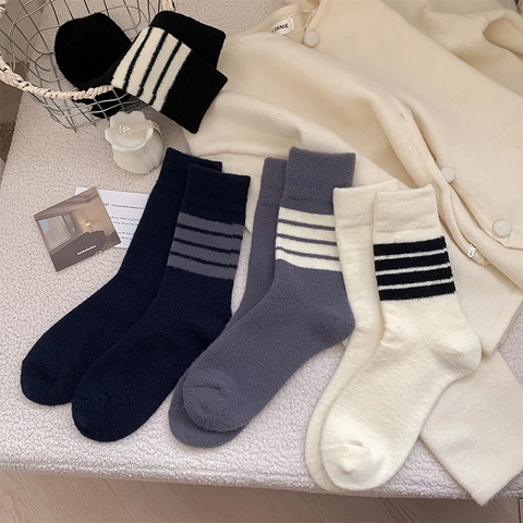 Gestreifte Crew Socken Im Japanischen Stil Verdickte Warme Fleece Asymmetrische Slouchy Mittelhoch Winter Damen